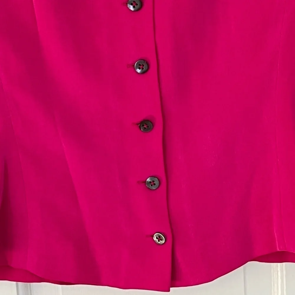Dana Buchman 100% Silk Sleeveless Top Hot Pink Button Back Size 6 Careerwear